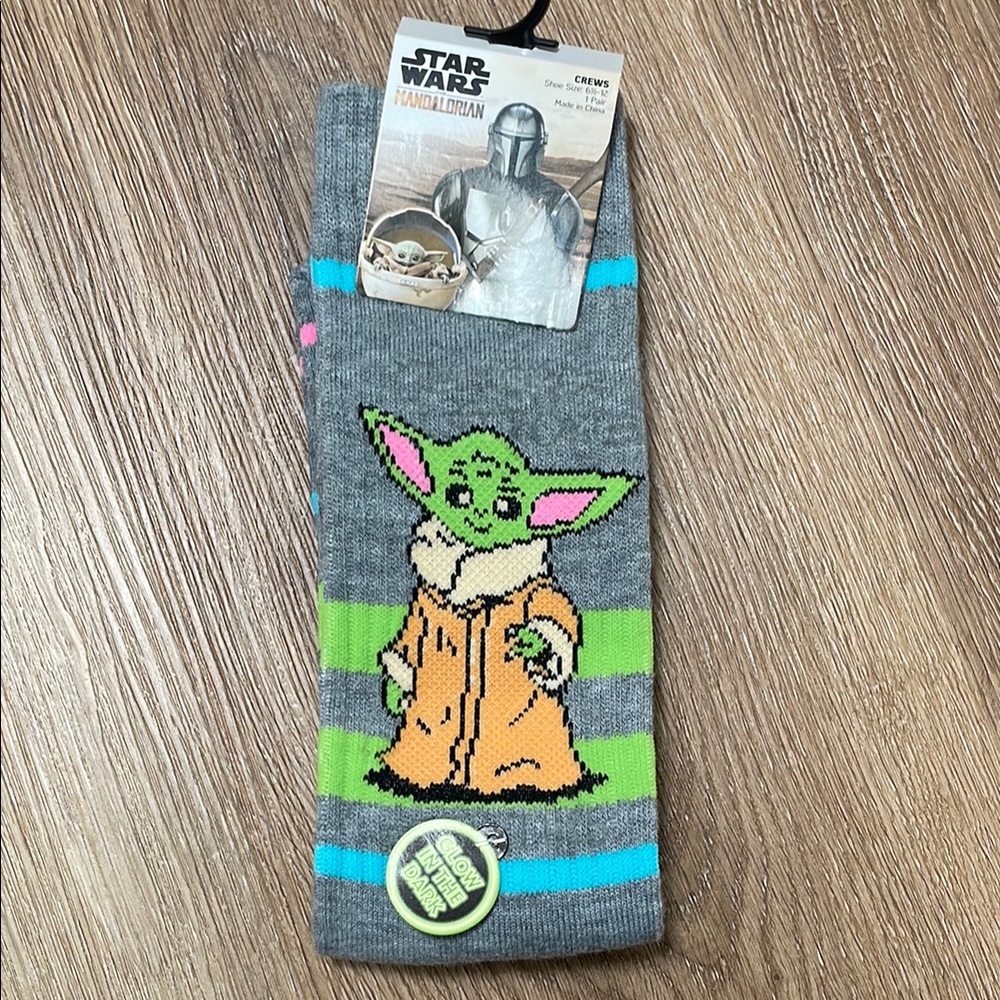 NWT, Stocking Stuffer Fun Grey Glow-in-the-Dark Star Wars Mandalorian Crew Socks